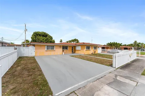 6035 NW 110th St, Hialeah FL 33012
