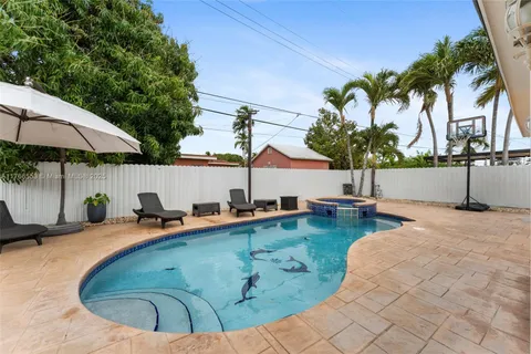 6035 NW 110th St, Hialeah FL 33012