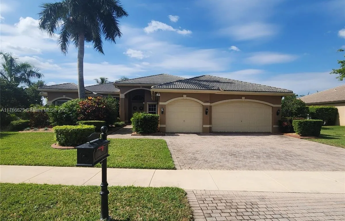 15088 SW 34th St, Davie FL 33331