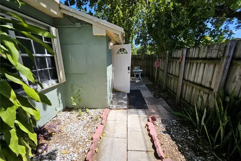 279 SW 8th St REAR, Dania Beach FL 33004