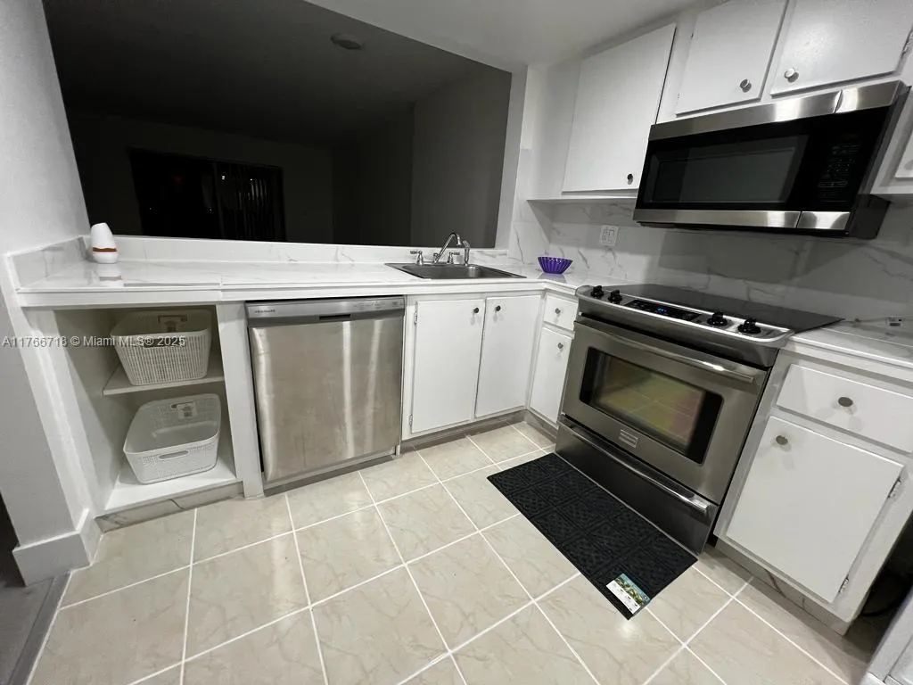 6575 W Oakland Park Blvd # 303, Lauderhill FL 33313