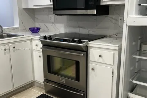 6575 W Oakland Park Blvd # 303, Lauderhill FL 33313