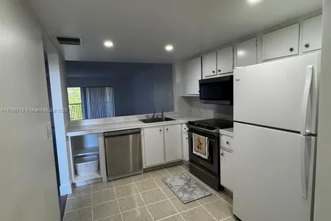 6575 W Oakland Park Blvd # 303, Lauderhill FL 33313
