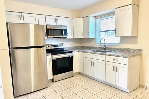 202 SE 3rd Pl # 2, Dania Beach FL 33004