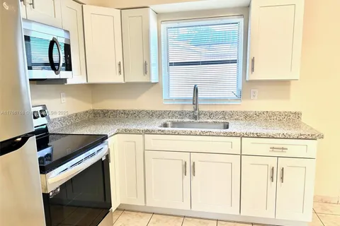 202 SE 3rd Pl # 2, Dania Beach FL 33004