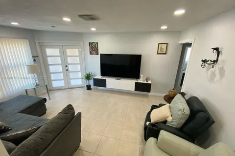 7110 Hope St # 2, Hollywood FL 33024