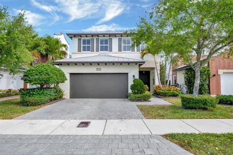 10543 NW 70th Ln, Doral FL 33178