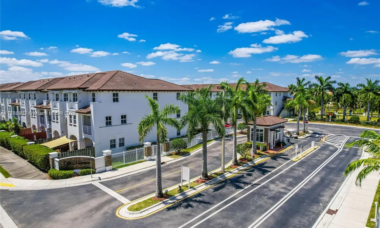 8900 NW 97th Ave # 212, Doral FL 33178