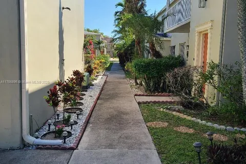 5620 NW 59th St # 6, Tamarac FL 33319