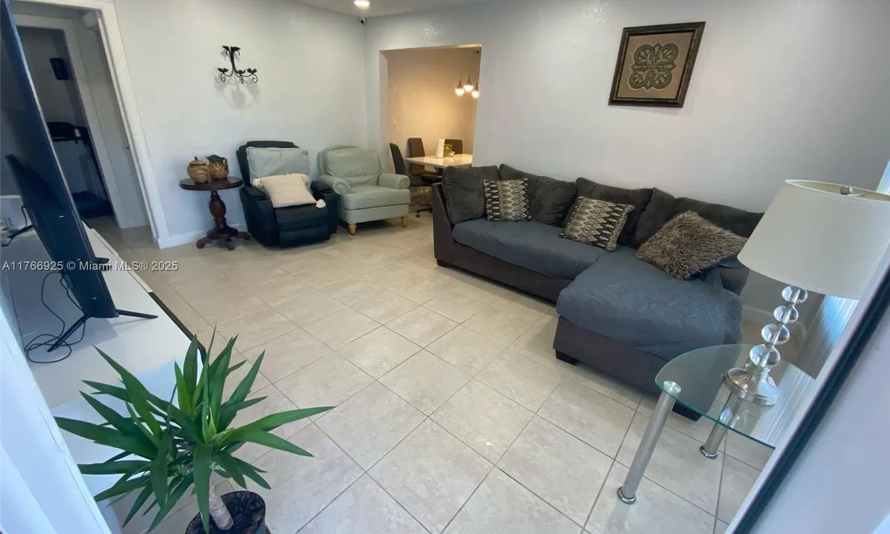 7110 Hope St # 4, Hollywood FL 33024