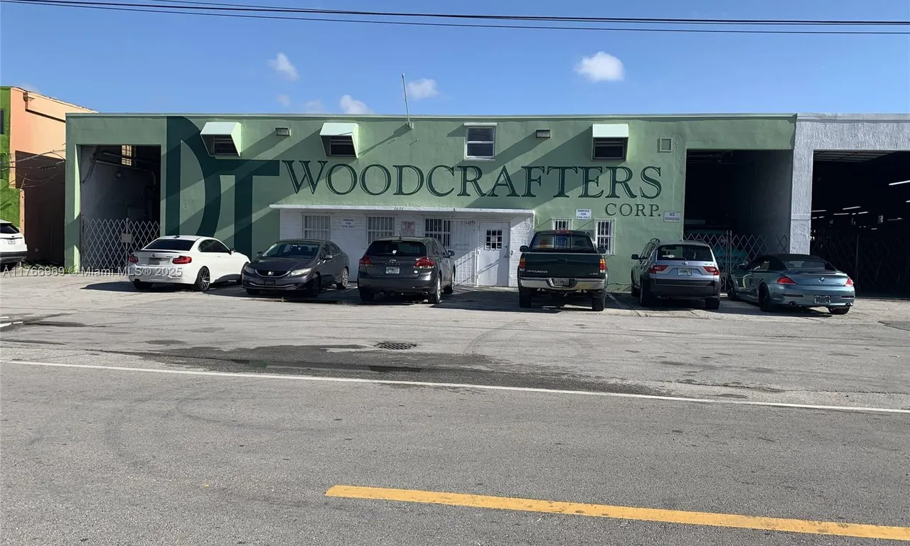 1677 W 31st Pl # 1677, Hialeah FL 33012
