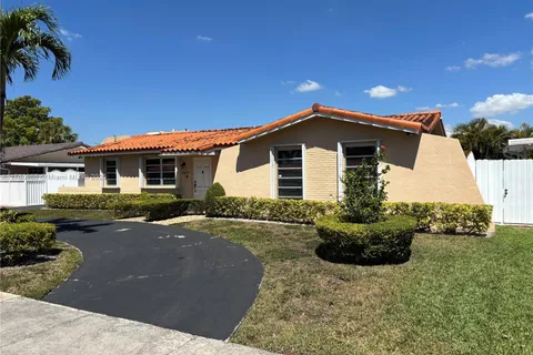 10275 SW 26th Ter, Miami FL 33165