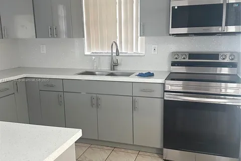 576 NW 2nd St # 1, Florida City FL 33034