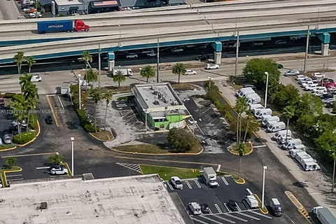 7490 NW 25th St, Miami FL 33122