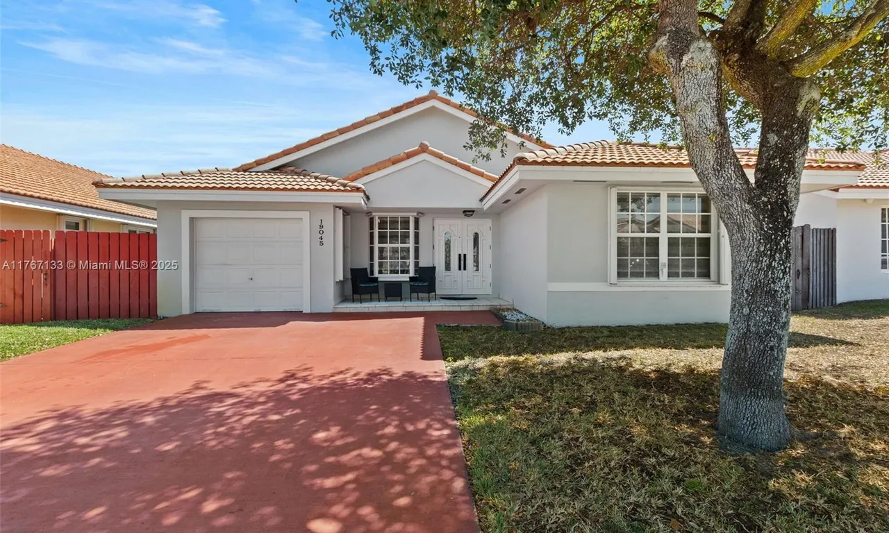 19045 NW 86th Ave, Hialeah FL 33015