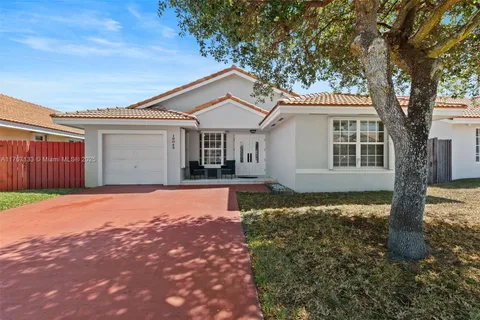 19045 NW 86th Ave, Hialeah FL 33015