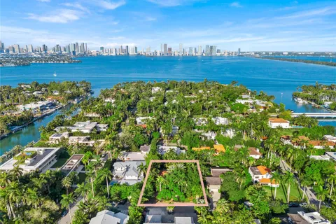 2524 Regatta Ave, Miami Beach FL 33140