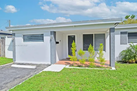 104 SW 7th St, Hallandale Beach FL 33009
