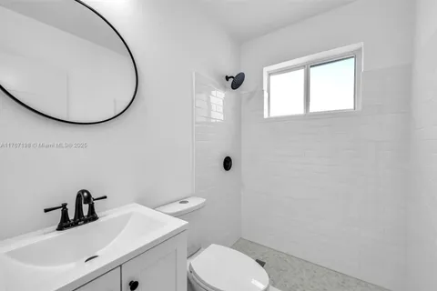 104 SW 7th St, Hallandale Beach FL 33009