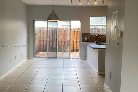 5240 NW 109th Ave # 5, Doral FL 33178