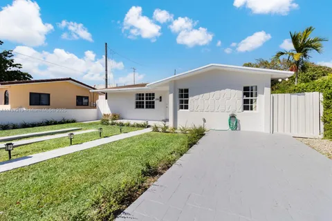 395 W 39th Pl, Hialeah FL 33012