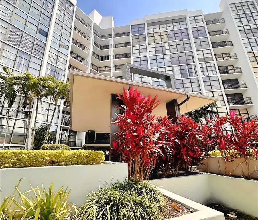 800 Parkview # 119, Hallandale Beach FL 33009