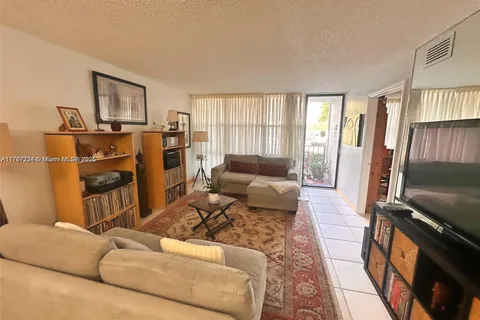 800 Parkview # 119, Hallandale Beach FL 33009
