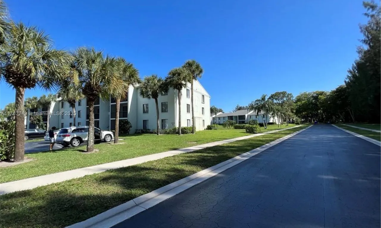 3606 Alder Dr # F2, West Palm Beach FL 33417