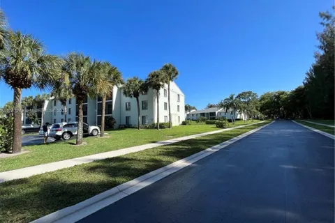3606 Alder Dr # F2, West Palm Beach FL 33417