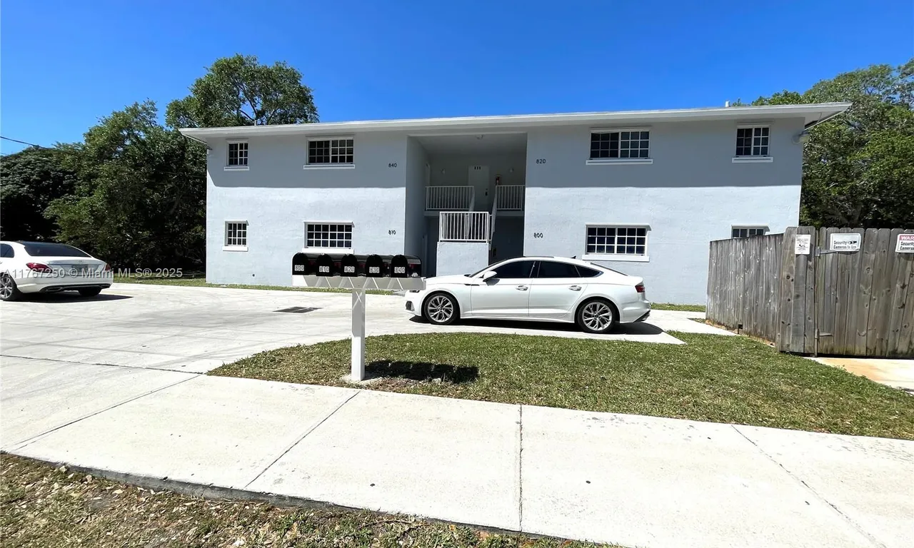 800 SW 10th Ave # 5, Hallandale Beach FL 33009