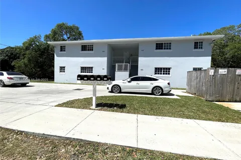 800 SW 10th Ave # 5, Hallandale Beach FL 33009