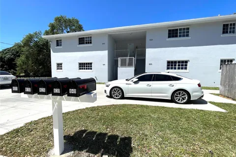 800 SW 10th Ave # 5, Hallandale Beach FL 33009