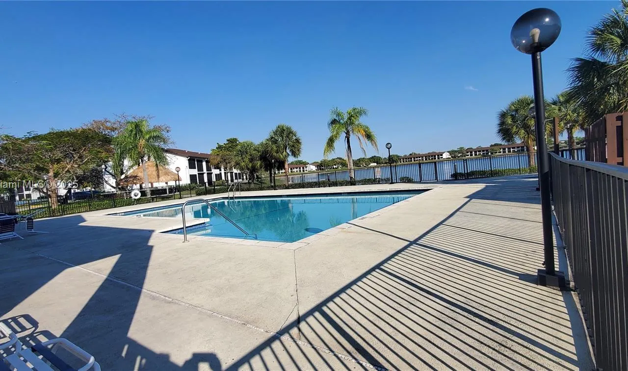 214 Lake Pointe Dr # 203, Oakland Park FL 33309