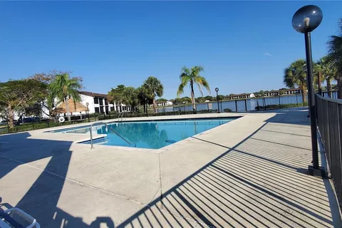 214 Lake Pointe Dr # 203, Oakland Park FL 33309
