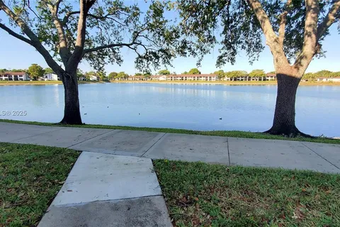 214 Lake Pointe Dr # 203, Oakland Park FL 33309