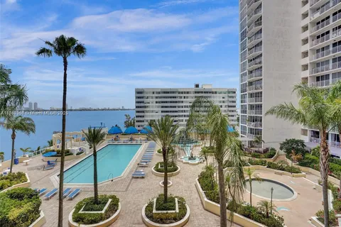 7601 E Treasure Dr # 722, North Bay Village FL 33141