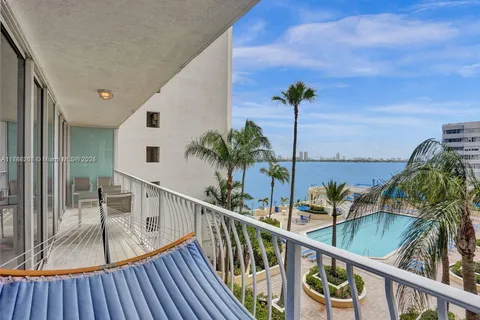 7601 E Treasure Dr # 722, North Bay Village FL 33141