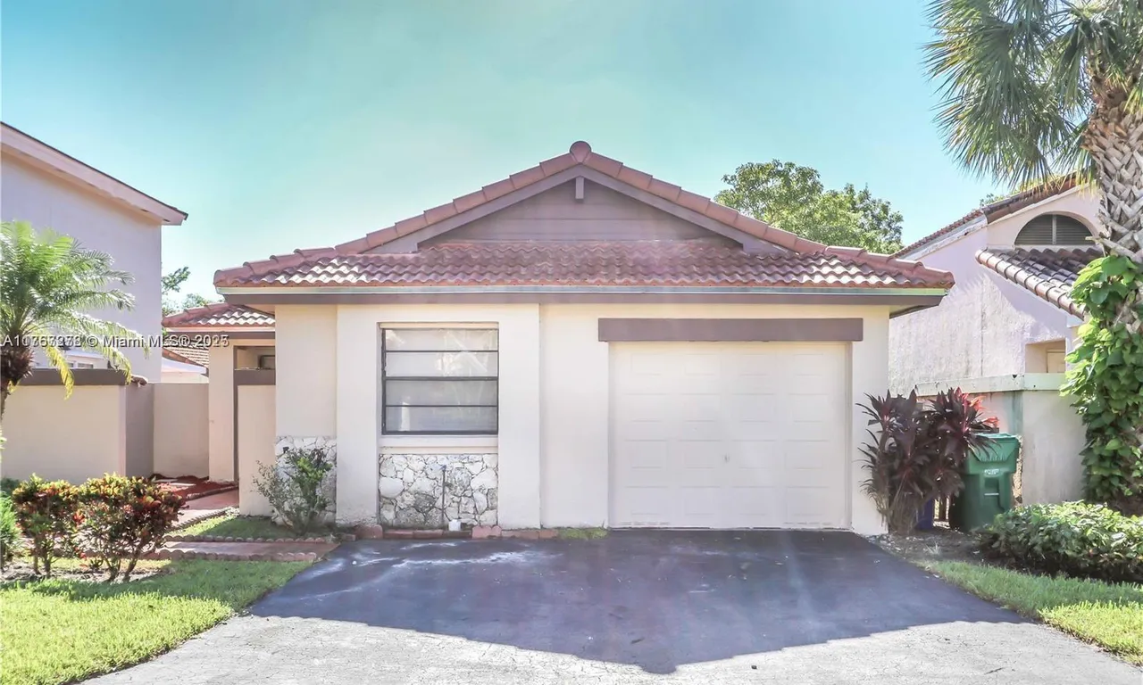 6324 NW 179th Ter, Hialeah FL 33015