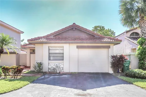 6324 NW 179th Ter, Hialeah FL 33015