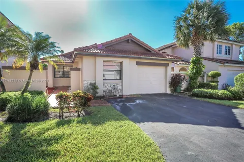 6324 NW 179th Ter, Hialeah FL 33015