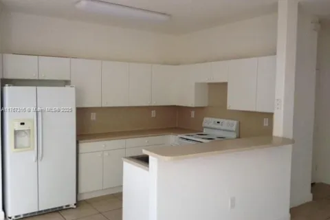 10762 NW 80 Ln, Doral FL 33178