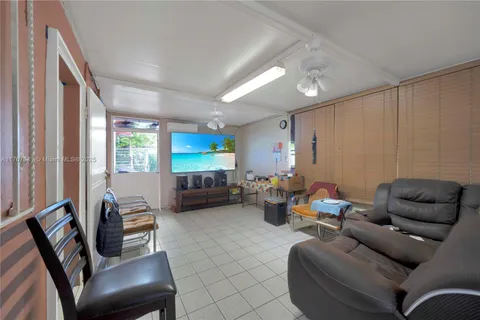 334 E 18th St, Hialeah FL 33010