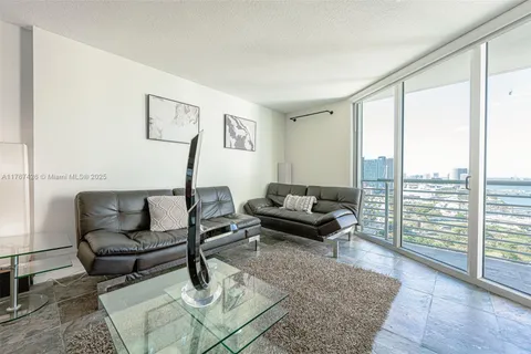 325 S Biscayne Blvd # 3624, Miami FL 33131