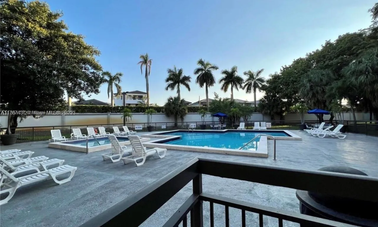 8290 Lake Dr # 310, Doral FL 33166
