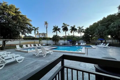 8290 Lake Dr # 310, Doral FL 33166