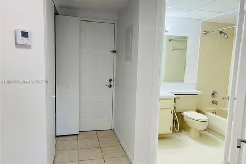 8290 Lake Dr # 310, Doral FL 33166