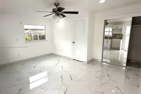 2710 N 72nd Ave # B, Hollywood FL 33024