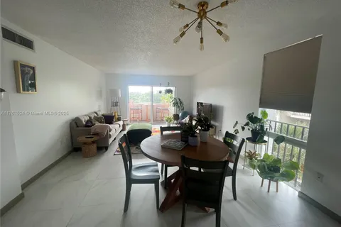6902 N Kendall Dr # E401, Pinecrest FL 33156