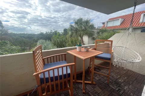 6902 N Kendall Dr # E401, Pinecrest FL 33156