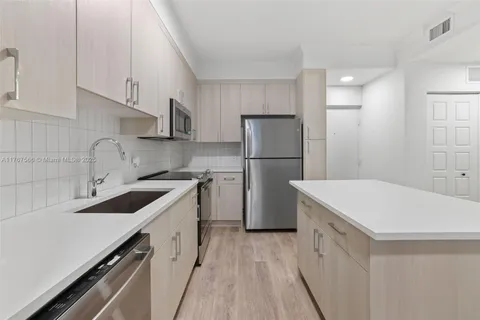 10170 SW 7th St # 208, Pembroke Pines FL 33025